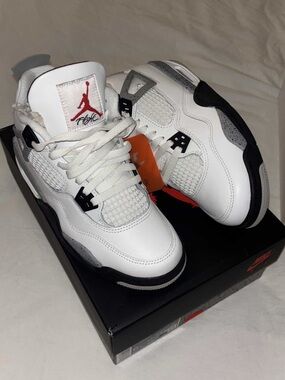 Jordan Retro Sneakers - White/Black/Red